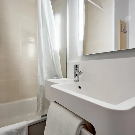 Отель B&B Hotel Avranches Baie Du Mont St-Michel Le Val-Saint-Pere