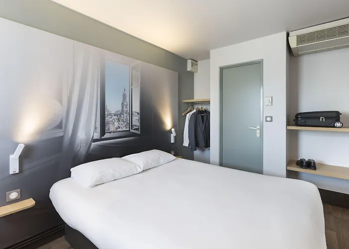 B&B Hotel Avranches Baie Du Mont St-Michel 2*