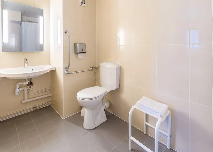 Hotel Avranches Baie Du Mont St-michel 2*