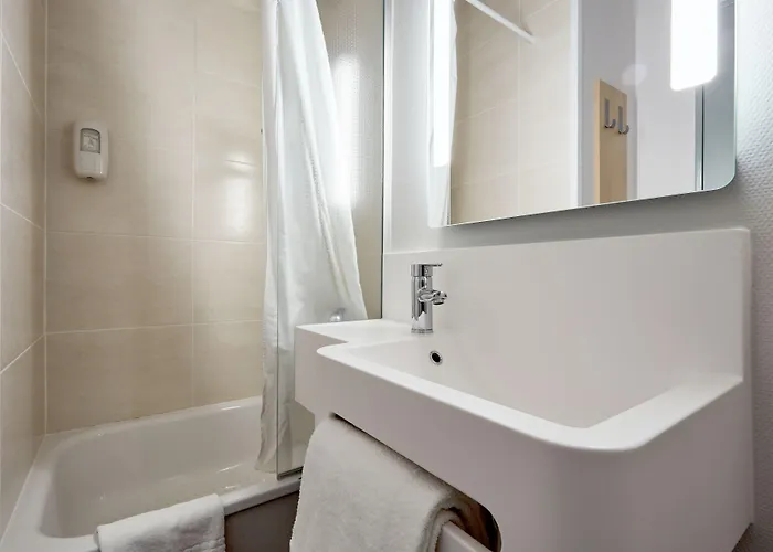 B&B Hotel Avranches Baie Du Mont St-Michel