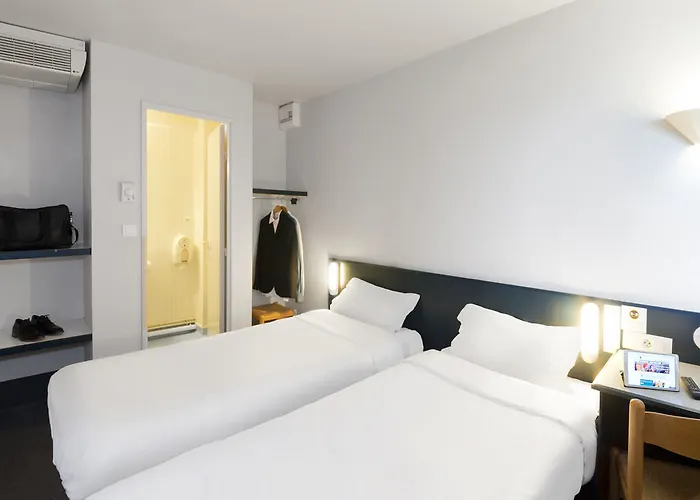 Avranches Baie Du Mont St-michel Hotel 2*